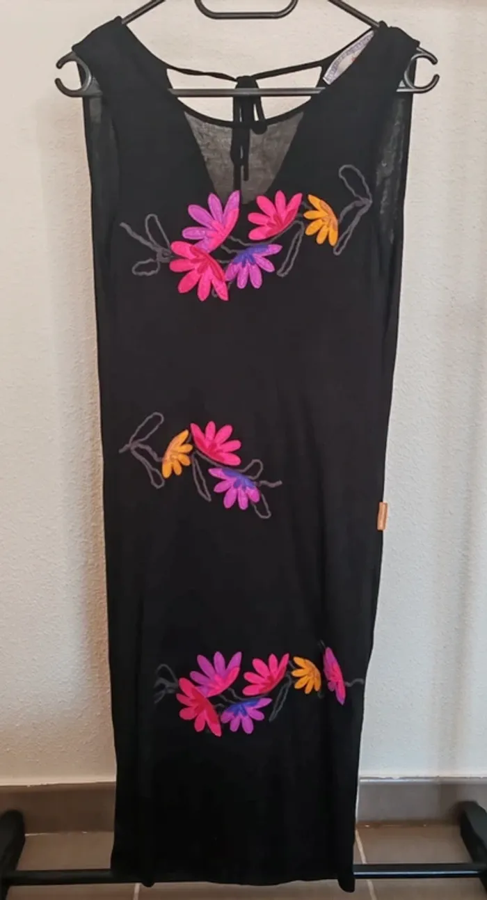 Robe midi Mamatayoe brodée viscose M – excellent état