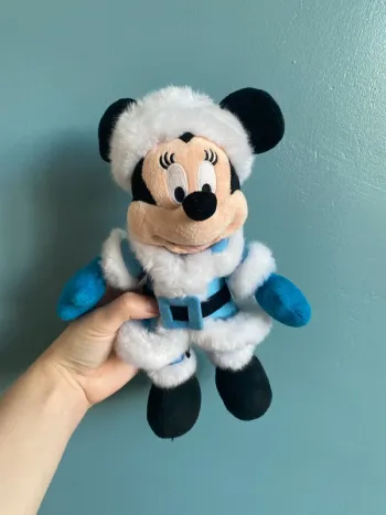 Peluche Minnie disney avec habit d’hiver bleu