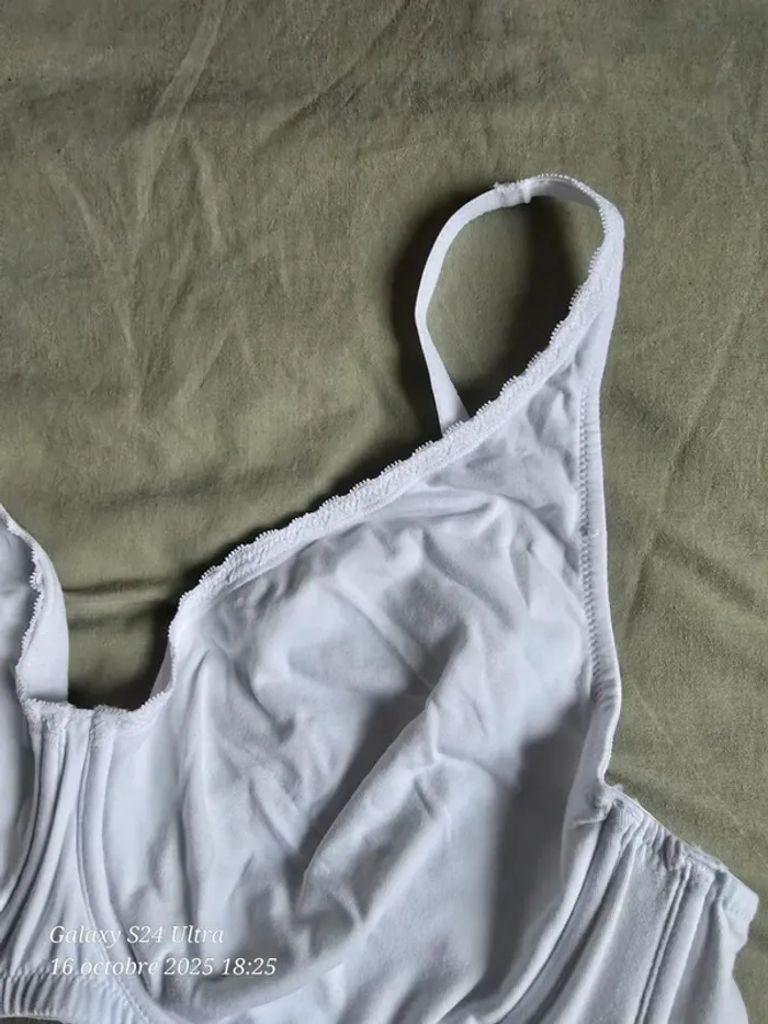 Soutien gorge blanc - photo numéro 3