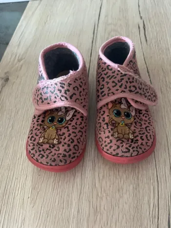 Vend pantoufles filles taille 22