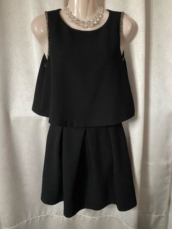 Très jolie robe dos nu jupe patineuse S Mango