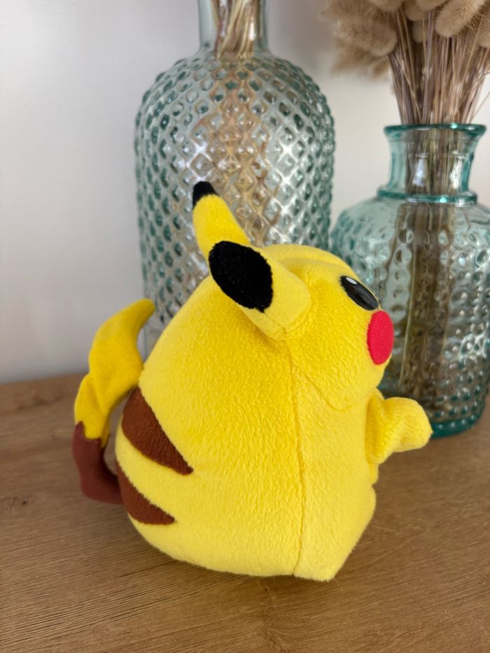 Peluche vintage Pikachu Pokémon - photo numéro 3