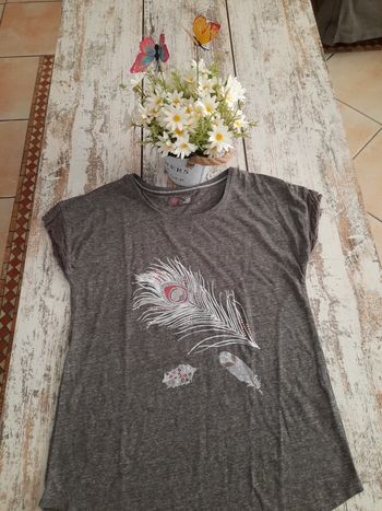 Joli t-shirt plume avec des strass