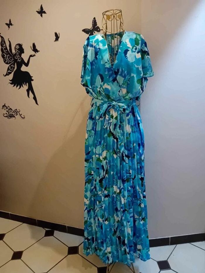 Robe longue bleue fleurie