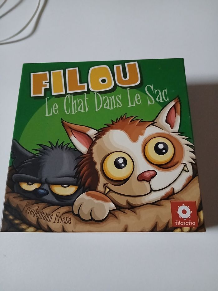 Filou. Le chat dans le sac