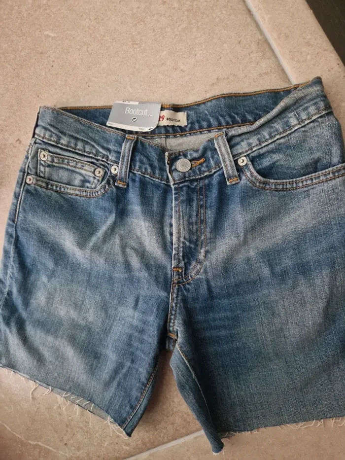 Short en jean Levi's femme neuf avec étiquette - photo numéro 4
