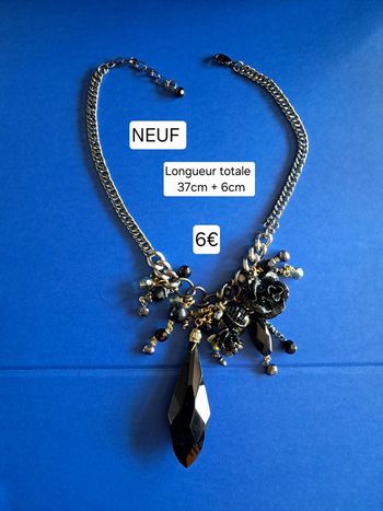 Collier court NEUF avec breloques perles et pendentif