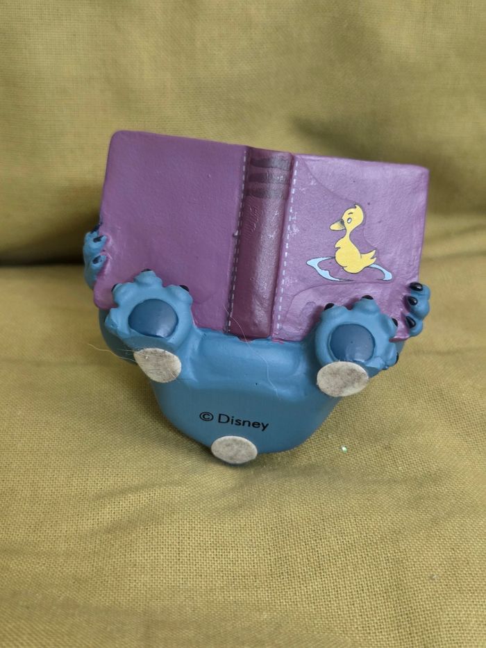 Figurine de stitch lisant un livre - photo numéro 6