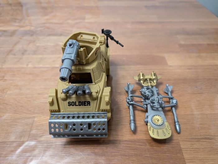 Lot militaire figurines 10 cm et véhicules - photo numéro 5