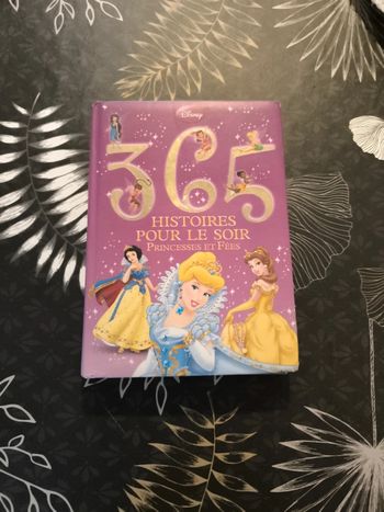 Livre Disney  365 histoire