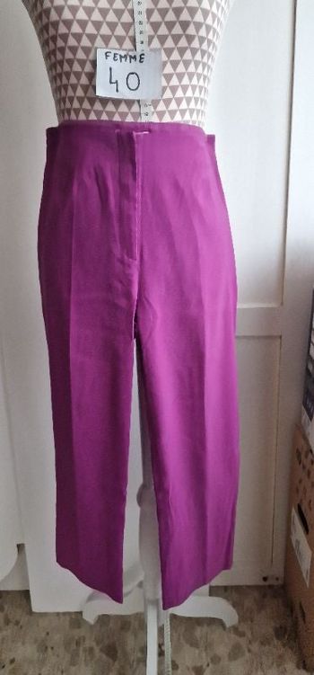 Pantalon 7/8,violet, en très très bon état, en polyester &viscose &elasthanne, taille standard,