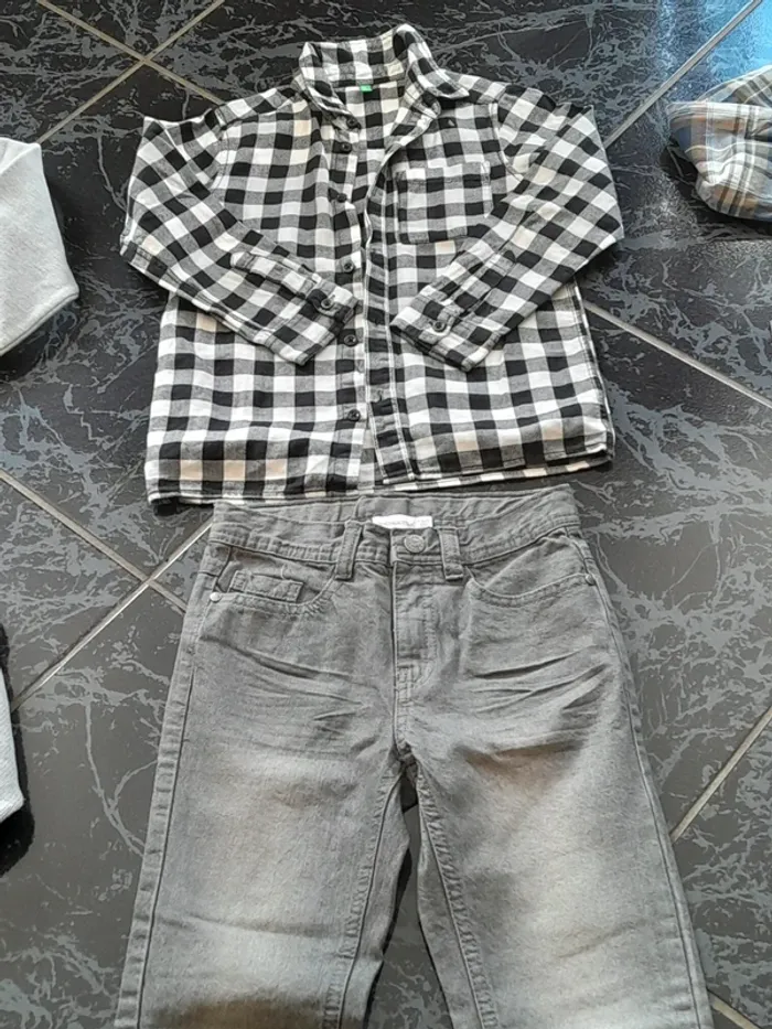 Lot vêtements 6 ans - photo numéro 5