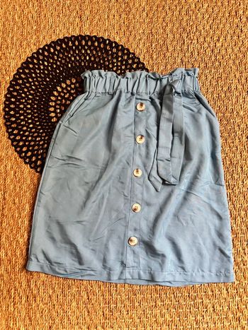 Jupe bleu bouton naturel