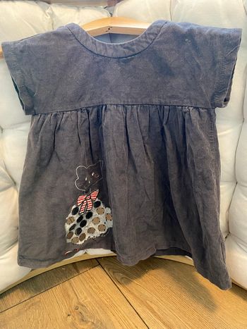 Robe grise avec sequins