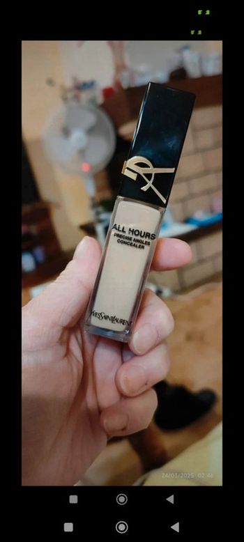 Ysl Beauty All Hours Précise Angles ConcealerTeinte LW1
Neuf