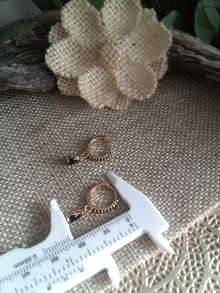 Petites créoles zircons noirs - photo numéro 3