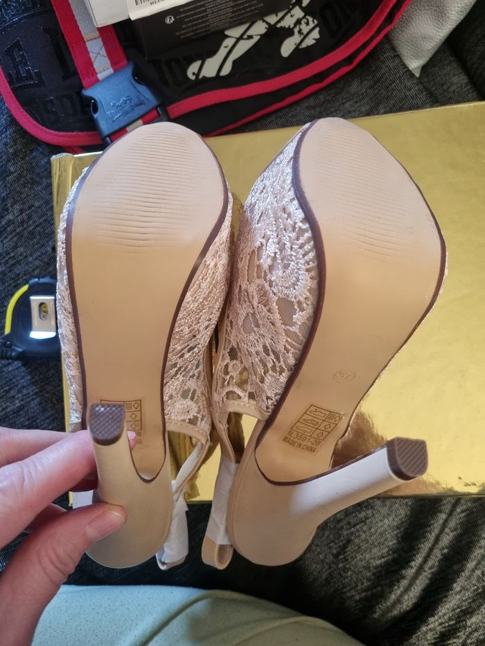 Sandales à très haut talons neuves - photo numéro 4