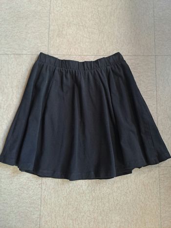 Jupe noire / T. 10 ans / " H & M " 