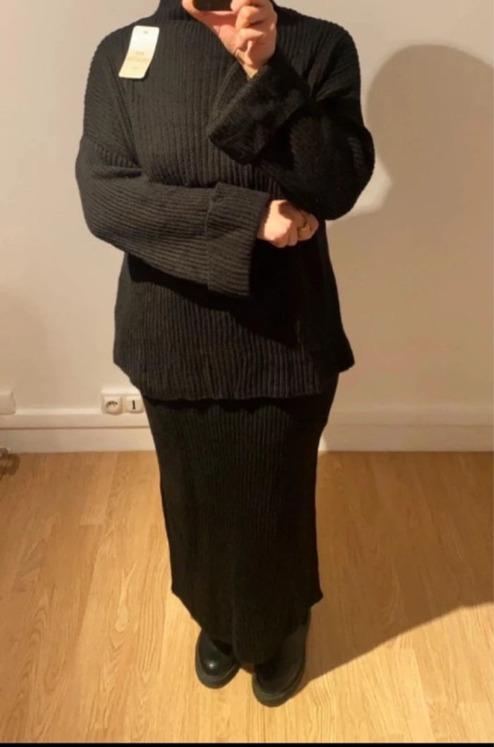 Ensemble pull et jupe en maille ni