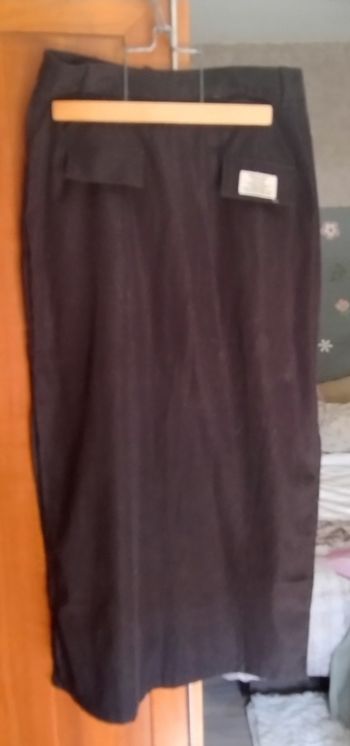 Jupe longue droite noire légère. 