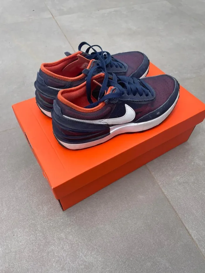 Chaussures Nike taille 36,5 - photo numéro 2