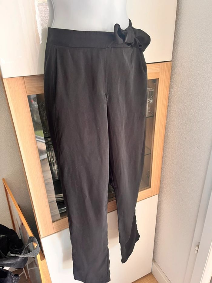 Pantalon fluide noir avec noeud taille m