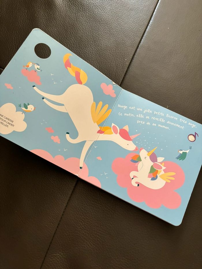 Livre musical licorne - photo numéro 3