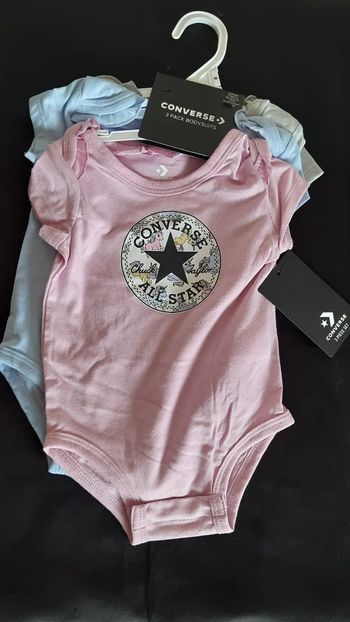 Lot 3 bodies Converse taille 9 mois.