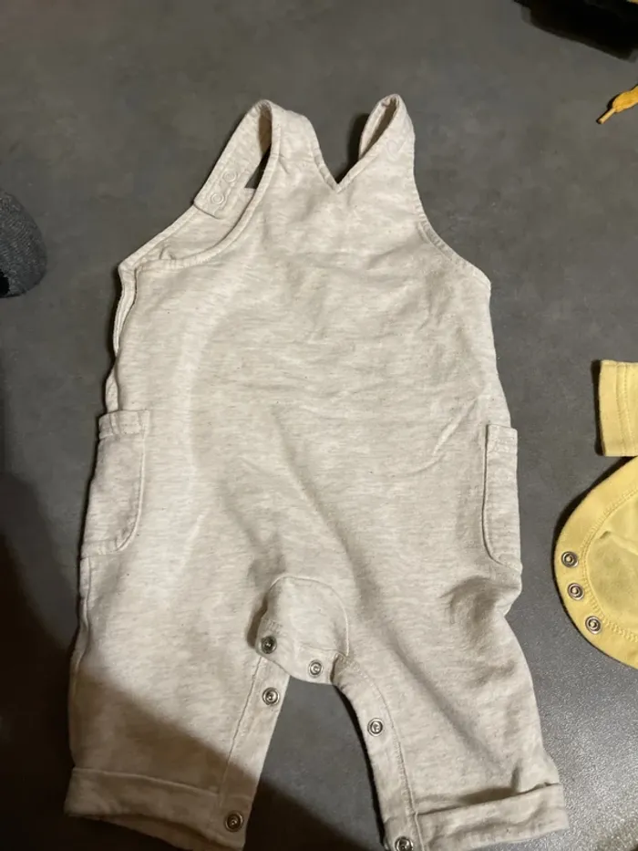 Ensemble Winnie L’ourson Primark 6 mois - photo numéro 3