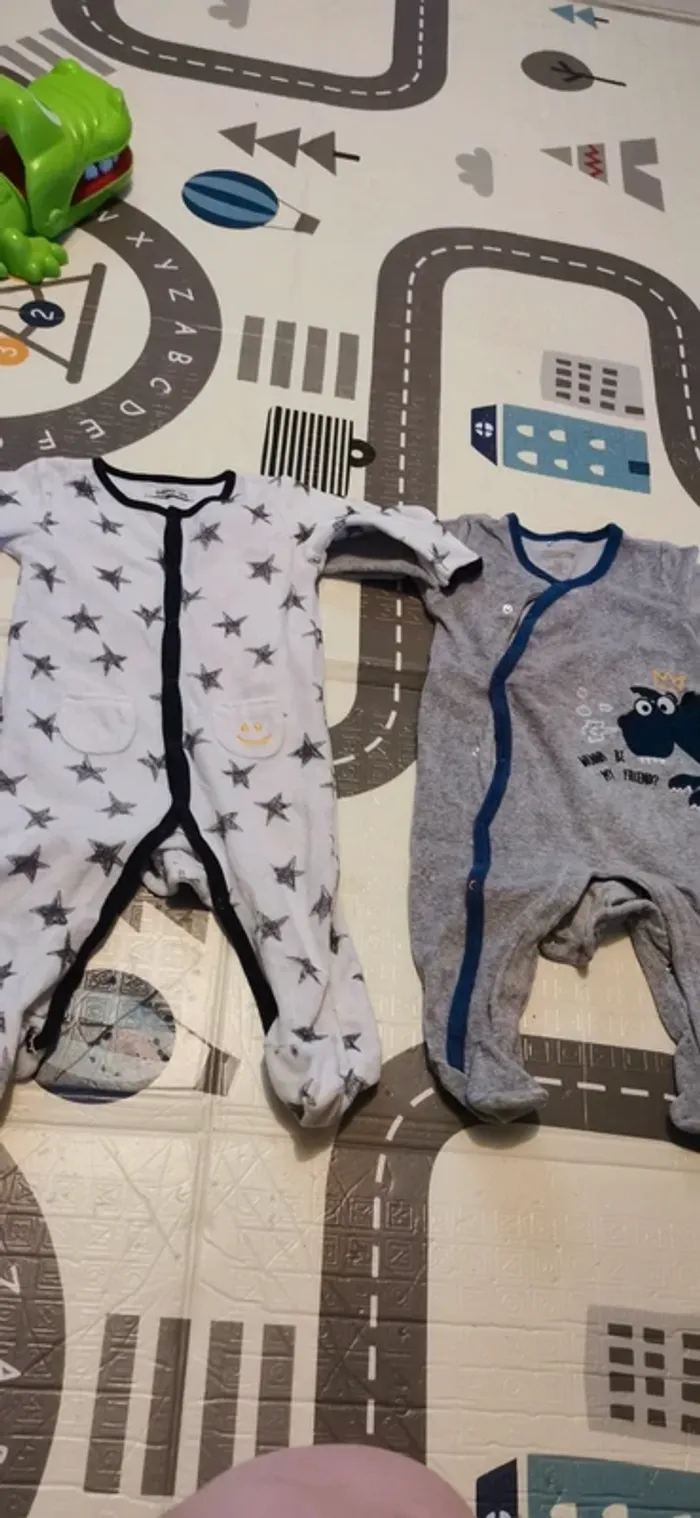 Lot 2 pijamas 1 pièce