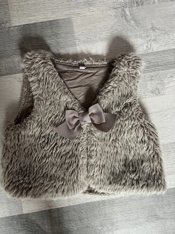 Gilet sans manches à fourrure avec noeud 24 mois