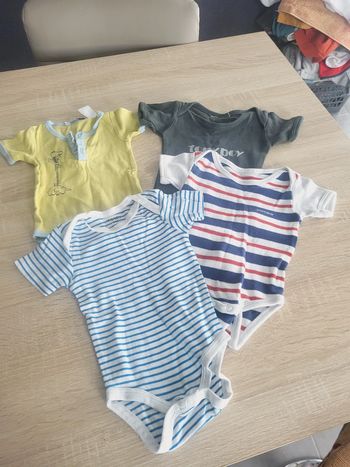 Lot bodies 3 mois