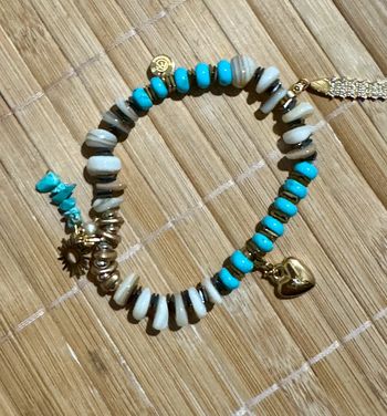 Bracelet grigri réglable habaha Paris/Red sun pierres or blanches turquoise charms