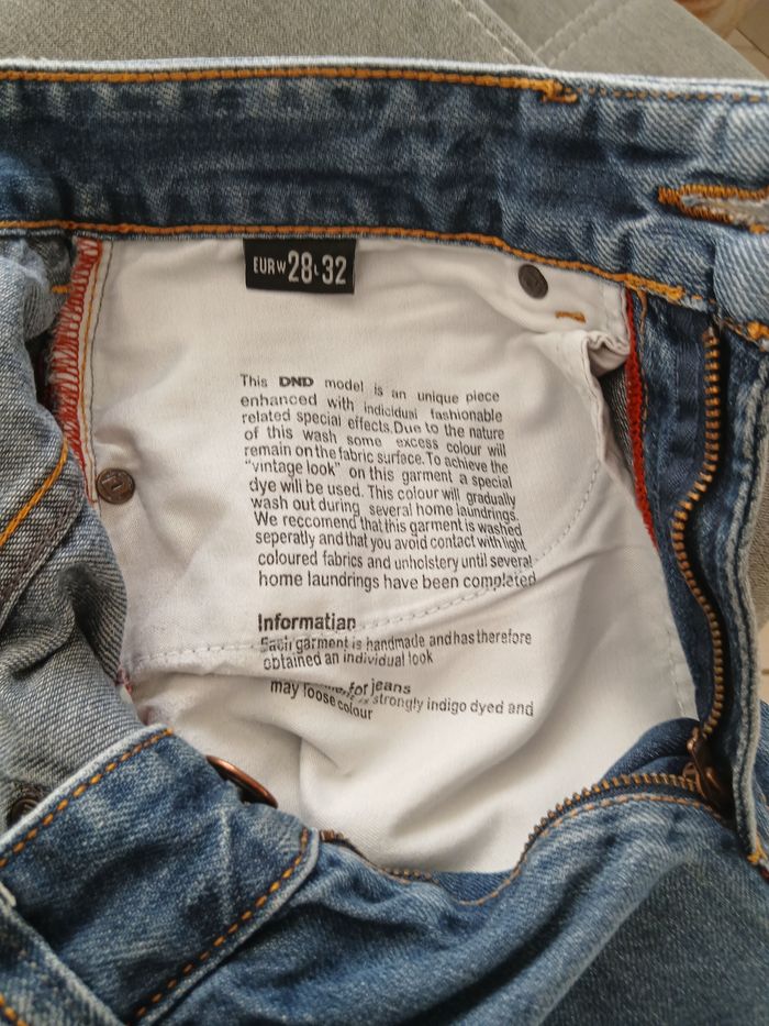 Jean droit. Taille W28 L32. Marque DND. - photo numéro 5