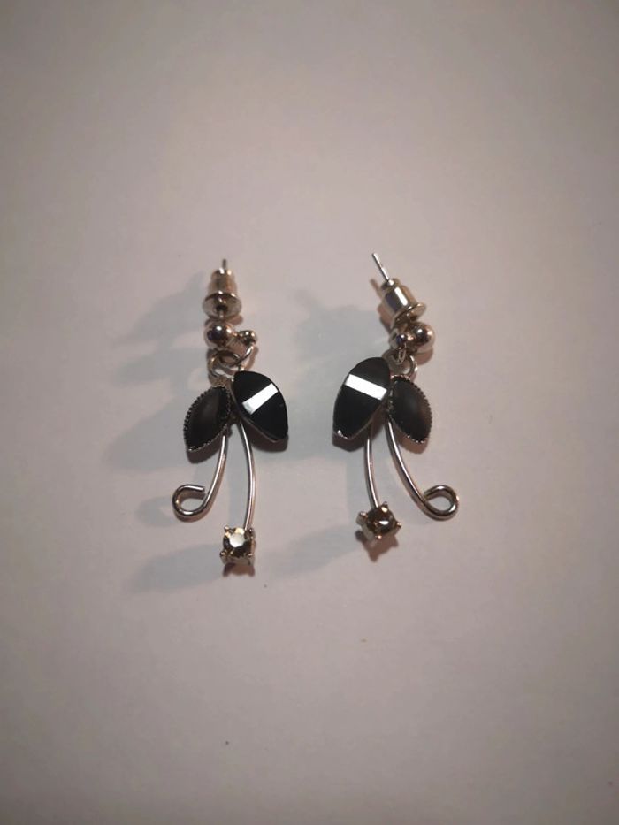 Paire de boucles d'oreilles pendante noire