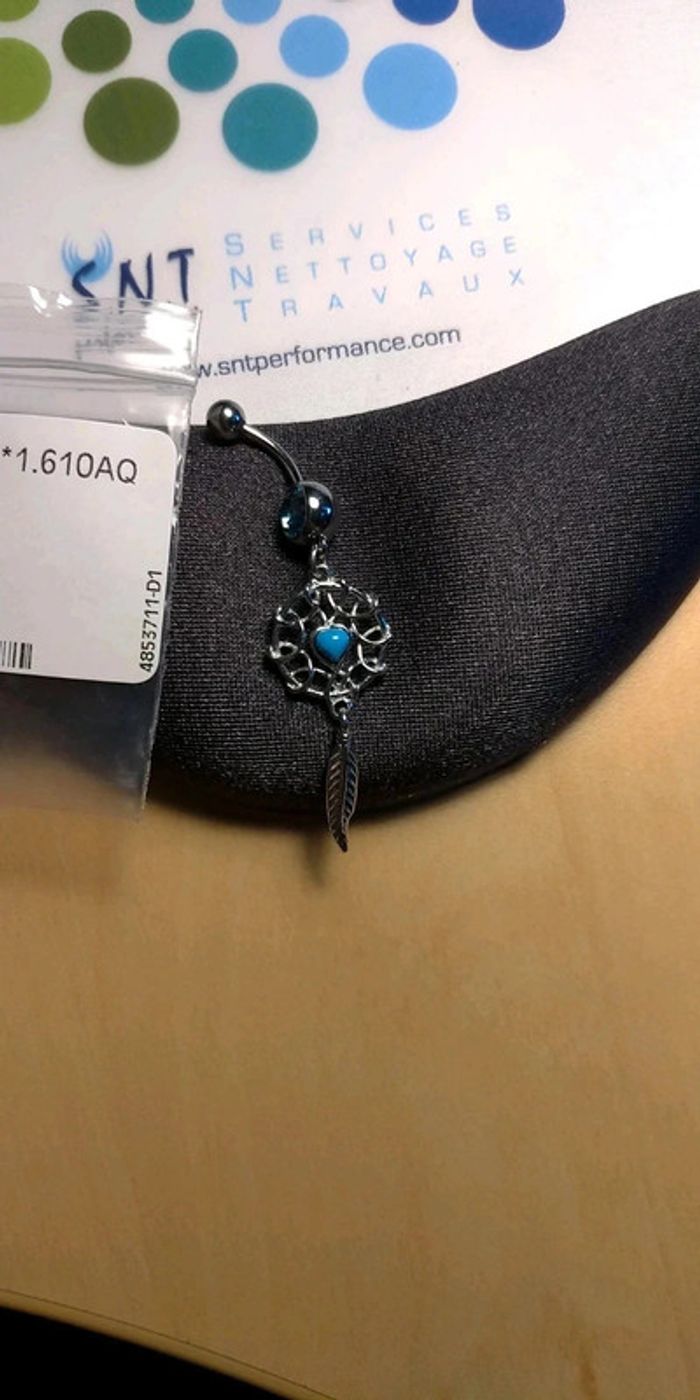 Piercing nombril attrape rêves