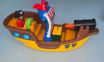 123 playmobil Bateau pirate 9118Manque 1 mousaillon 
Quelques manquements de peinture sur drapeau et bec de l'oiseau, voir photos
très bon état 

Envoi soigné au plus tard le lendemain de l'achat si jour ouvré.
D'autres playmobil 123 dans m