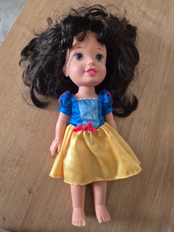 Poupee blanche neige