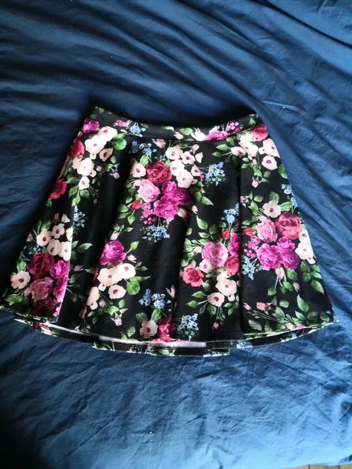 Jupe patineuse à fleur courte  Forever 21 M