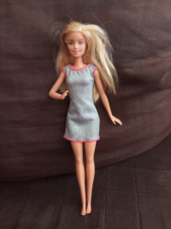 Jolie Poupée "Mattel" (Chine)