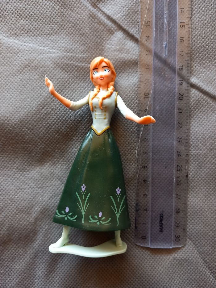 Figurine reine des neiges état neuf