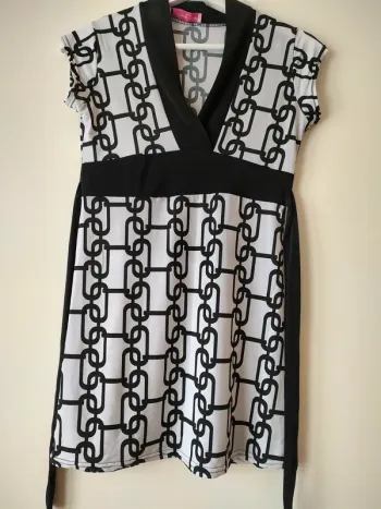 Tunique noire et blanche T. 38/40