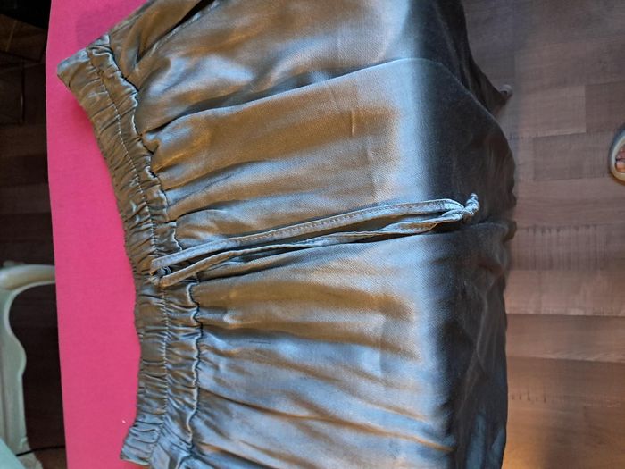 lot 5 pantalons DONT 2 NEUFS  et 3 bas jooing adidas ; en tbe - photo numéro 6