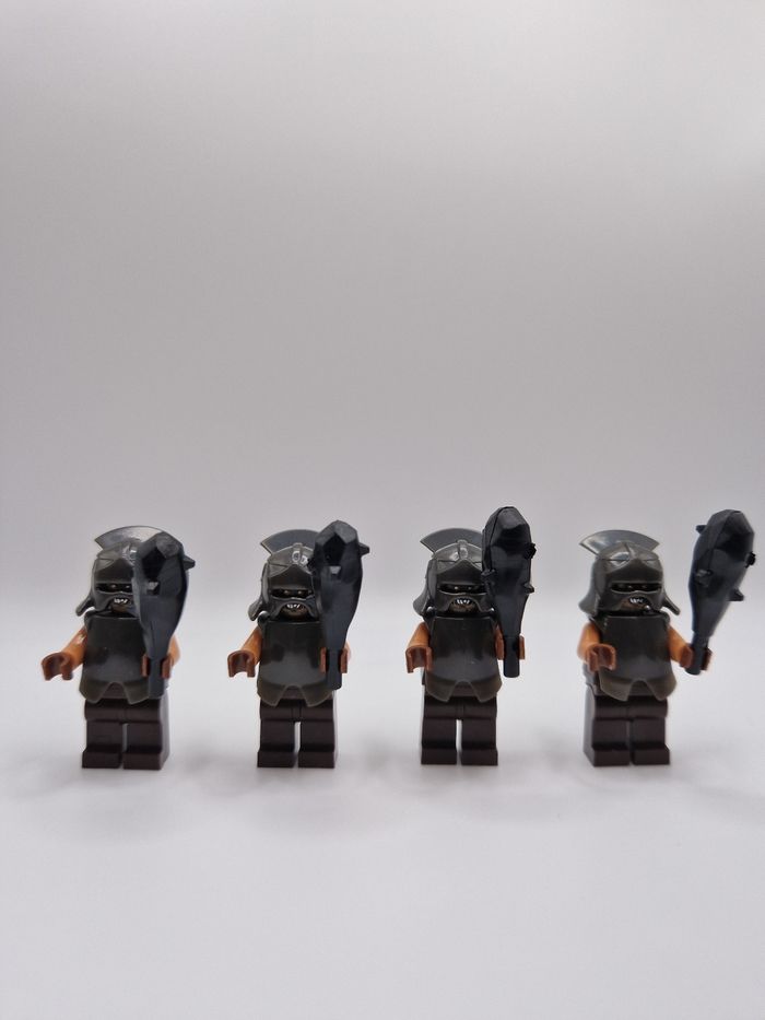 Figurines type lego 4 guerriers orcs seigneur des anneaux / hobbit