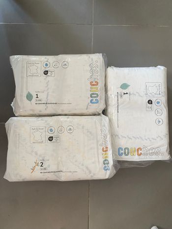 Lot 3 paquets de couches neuves taille 1 et 2  la marque en moins
