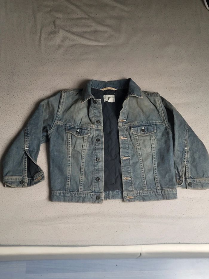 Magnifique veste en jeans.
