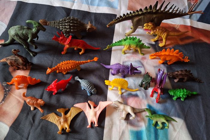 Lot de différents dinosaures + 1 Singe + 1 chien - photo numéro 2