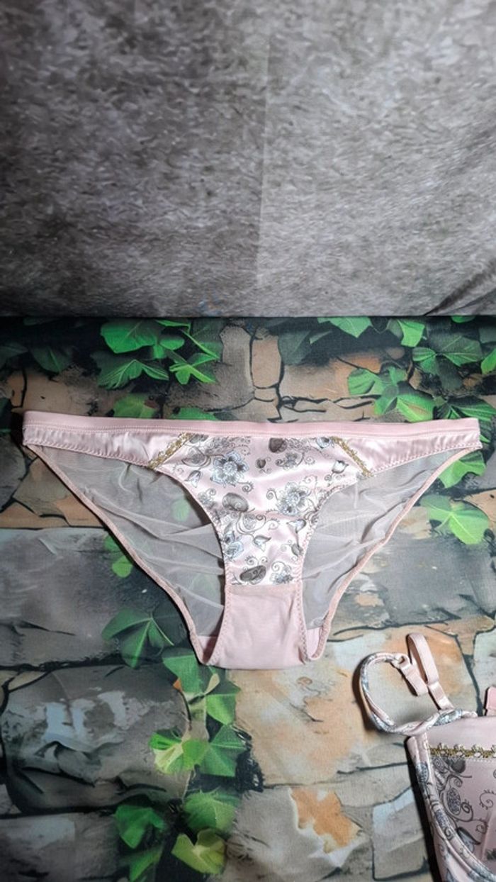 Ensemble lingerie soutien-gorge push up culotte - photo numéro 2