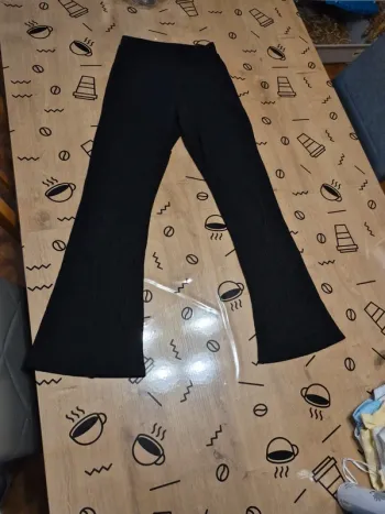 Pantalon patte d éléphant légé 9/10 ans