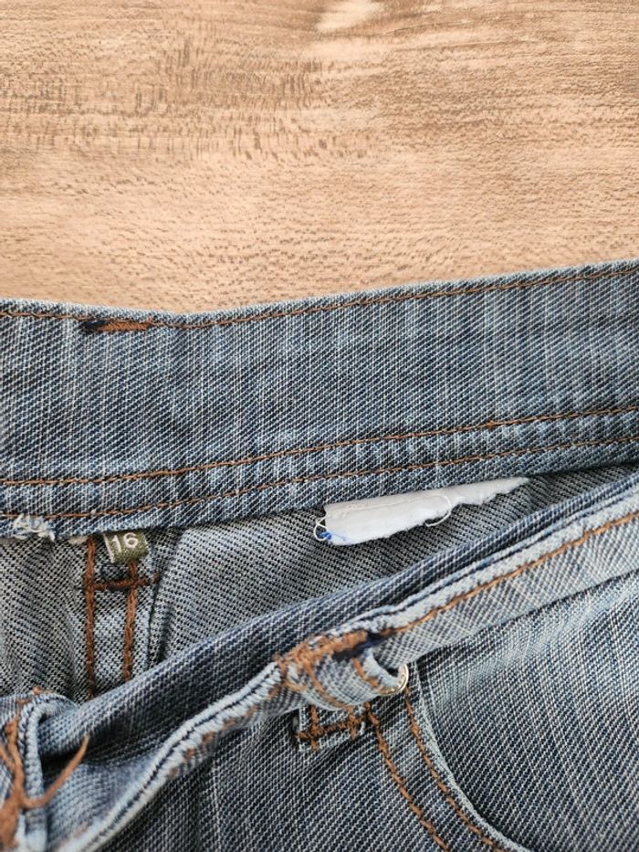 Pantacourt bermuda Short en jean taille 38 en bon etat - photo numéro 5
